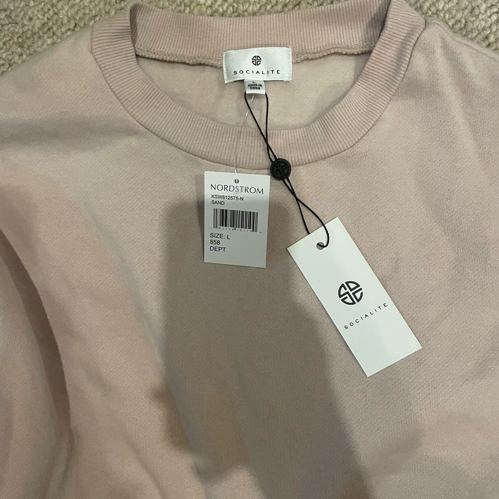 NWT Socialite Blush cropped sweater